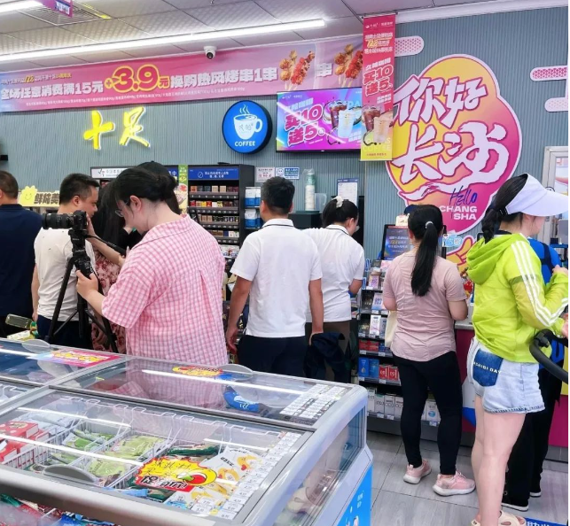 十足便利店进驻湖南,128家店面同开,市场份额持续扩大!(图1) 十足便利店进驻湖南,128家店面同开,市场份额持续扩大!(图1)